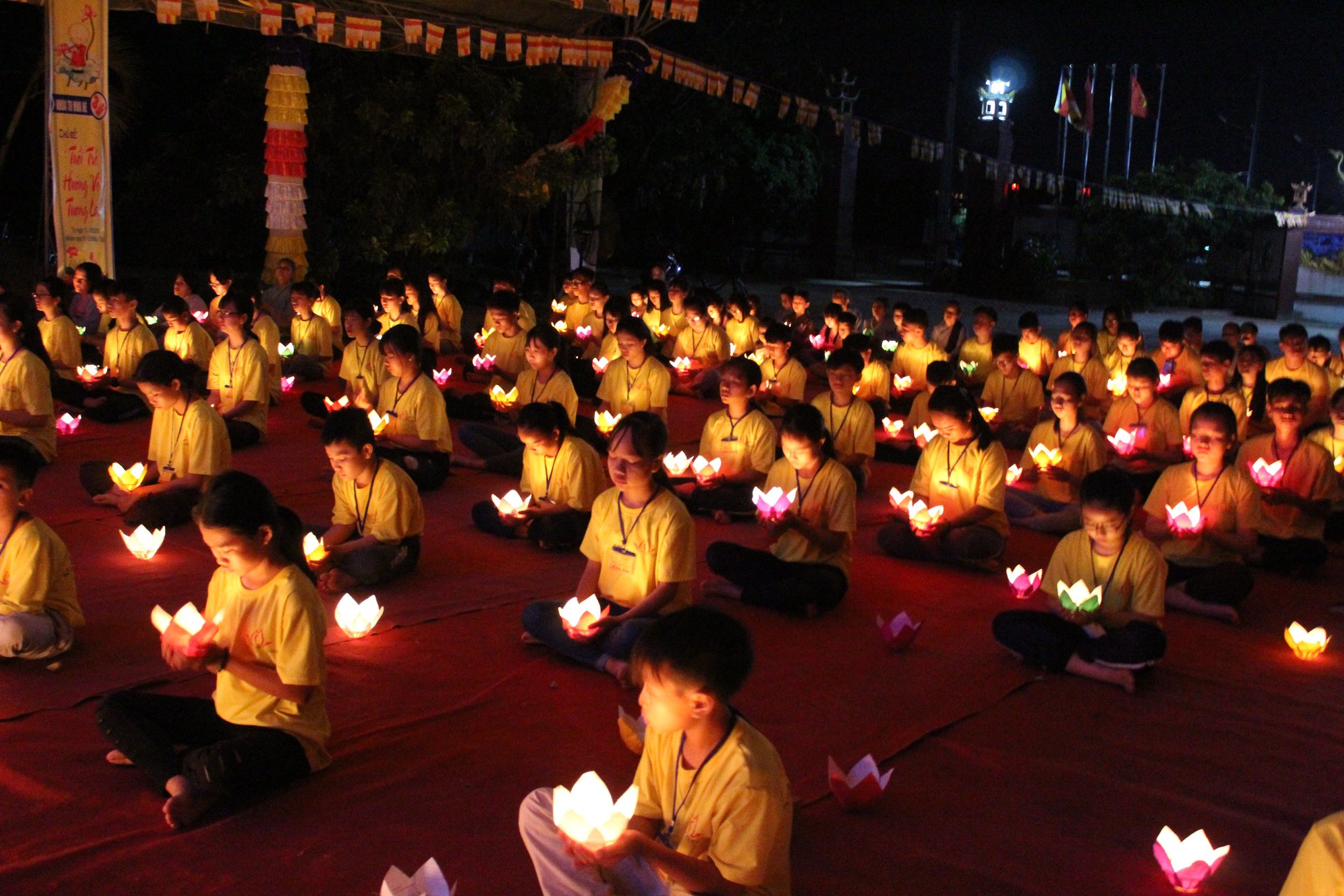 Chùa Phú Thọ: Hoa đăng tri ân đấng sinh thành